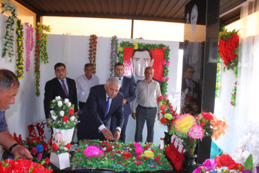 Tovuz Rayon İcra Hakimiyyətinin  başçısı Vətən müharibəsi şəhidlərinin məzarlarını ziyarət edib