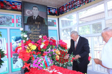 Tovuz Rayon İcra Hakimiyyətinin  başçısı Vətən müharibəsi şəhidlərinin məzarlarını ziyarət edib