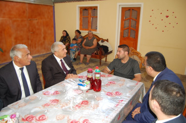 İcra başçısı Türkiyədən müalicədən qayıdan qazini evində ziyarət edib