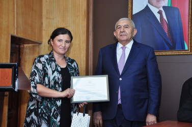 Tovuzda RİH başçısı ali təhsil müəssisələrinə qəbul imtahanında yüksək bal toplayan məzunlarla görüşüb