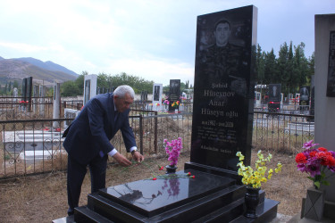 RİH başçısı Vətən müharibəsi şəhidlərinin məzarlarını ziyarət edib