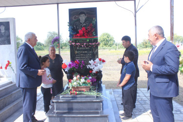 RİH başçısı Vətən müharibəsi şəhidlərinin məzarlarını ziyarət edib