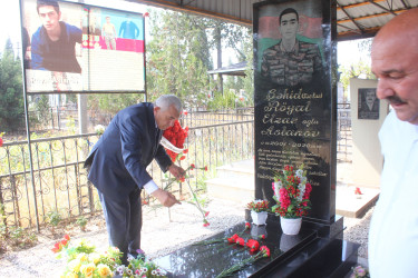 RİH başçısı Vətən müharibəsi şəhidlərinin məzarlarını ziyarət edib