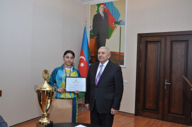 RİH başçısı  Azərbaycan Birinciliyinin qalibi olan U-14 qızlardan ibarət “Turan” Voleybol komandası ilə görüş keçirib