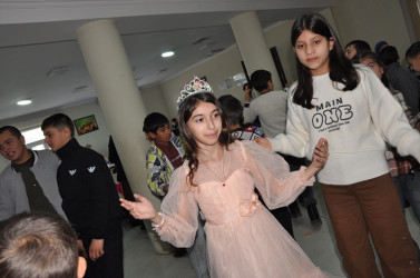 Tovuzda O.Cabbarov adına Qovlar şəhər inteqrasiya təlimli internat tipli gimnaziyada 31 Dekabr – Dünya Azərbaycanlıların Həmrəyliyi Günü və Yeni il münasibətilə bayram tədbiri keçirilib