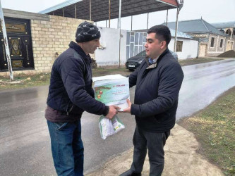 Tovuzda 31 dekabr-Dünya Azərbaycanlılarının Həmrəyliyi günü və Yeni il münasibəti ilə bayram sovqatı paylanılıb