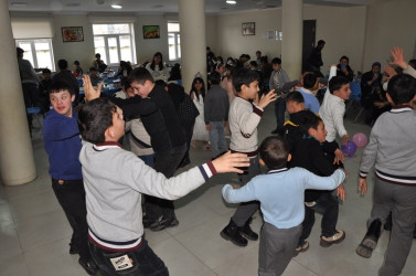 Tovuzda O.Cabbarov adına Qovlar şəhər inteqrasiya təlimli internat tipli gimnaziyada 31 Dekabr – Dünya Azərbaycanlıların Həmrəyliyi Günü və Yeni il münasibətilə bayram tədbiri keçirilib