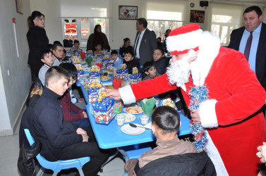 Tovuzda O.Cabbarov adına Qovlar şəhər inteqrasiya təlimli internat tipli gimnaziyada 31 Dekabr – Dünya Azərbaycanlıların Həmrəyliyi Günü və Yeni il münasibətilə bayram tədbiri keçirilib