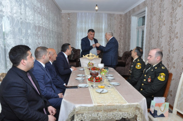 Tovuz döyüşlərində şəhid olan hərbçilərimizin ailələrinə “Vətən uğrunda” medalları təqdim olunub