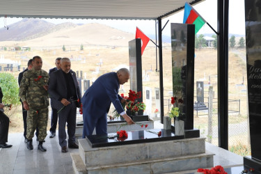 Tovuz Rayon İcra Hakimiyyəti başçısı şəhid ailələrini ziyarət edib