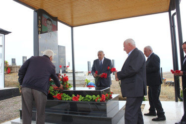 İcra başçısının anım günü münasibəti ilə şəhid məzarlarını ziyarəti davam edir