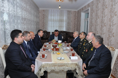 Tovuz döyüşlərində şəhid olan hərbçilərimizin ailələrinə “Vətən uğrunda” medalları təqdim olunub
