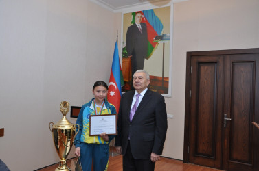 RİH başçısı  Azərbaycan Birinciliyinin qalibi olan U-14 qızlardan ibarət “Turan” Voleybol komandası ilə görüş keçirib