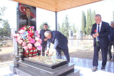RİH başçısı Vətən müharibəsi şəhidlərinin məzarlarını ziyarət edib