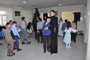 Tovuzda O.Cabbarov adına Qovlar şəhər inteqrasiya təlimli internat tipli gimnaziyada 31 Dekabr – Dünya Azərbaycanlıların Həmrəyliyi Günü və Yeni il münasibətilə bayram tədbiri keçirilib