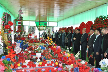 Tovuz Rayon İcra Hakimiyyəti başçısı şəhid ailələrini ziyarət edib