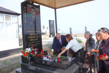 Tovuz Rayon İcra Hakimiyyəti başçısının “27 Sentyabr – Anım Günü” ərəfəsində Vətən müharibəsi şəhidlərinin məzarlarını ziyarəti davam edir.