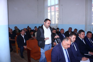 RİH başçısı Xatınlı kəndində səyyar vətəndaş qəbulu keçirib
