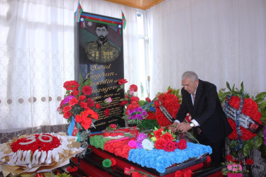 Tovuz Rayon İcra Hakimiyyətinin  başçısı Vətən müharibəsi şəhidlərinin məzarlarını ziyarət edib