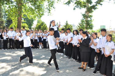 Tovuzda məktəblərdə “Son zəng” tədbirləri keçirilib