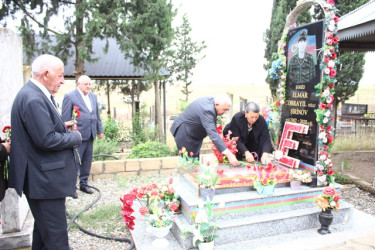 İcra başçısının anım günü münasibəti ilə şəhid məzarlarını ziyarəti davam edir