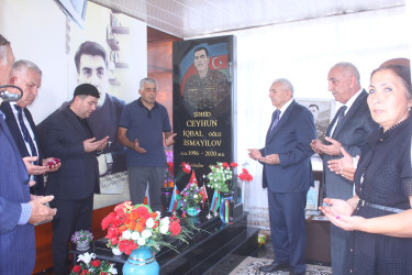 RİH başçısı Vətən müharibəsi şəhidlərinin məzarlarını ziyarət edib