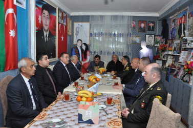 Tovuz döyüşlərində şəhid olan hərbçilərimizin ailələrinə “Vətən uğrunda” medalları təqdim olunub