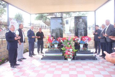 RİH başçısı Vətən müharibəsi şəhidlərinin məzarlarını ziyarət edib