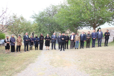 İcra başçısının anım günü münasibəti ilə şəhid məzarlarını ziyarəti davam edir