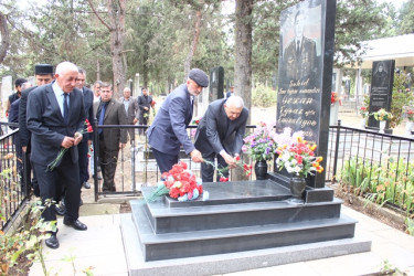 İcra başçısının anım günü münasibəti ilə şəhid məzarlarını ziyarəti davam edir