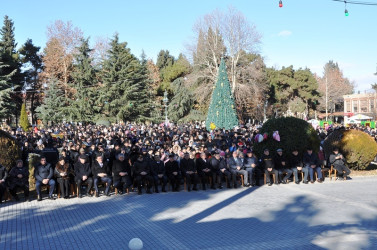 Tovuzda 31 dekabr - Dünya Azərbaycanlılarının Həmrəyliyi günü və Yeni il münasibətilə bayram konserti keçirilib.  