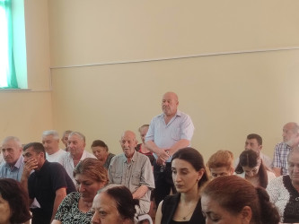 Rayon İcra Hakimiyətinin başçısı Məmməd Məmmədov Aşağı Öysüzlü kənd sakinləri ilə növbəti səyyar qəbul-görüş keçirib