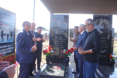 RİH başçısı Vətən müharibəsi şəhidlərinin məzarlarını ziyarət edib