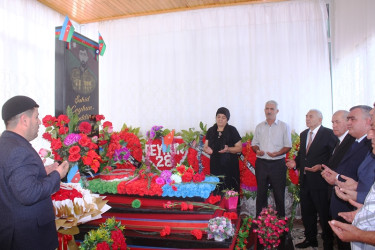 Tovuz Rayon İcra Hakimiyyətinin  başçısı Vətən müharibəsi şəhidlərinin məzarlarını ziyarət edib