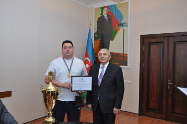 RİH başçısı  Azərbaycan Birinciliyinin qalibi olan U-14 qızlardan ibarət “Turan” Voleybol komandası ilə görüş keçirib