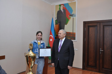 RİH başçısı  Azərbaycan Birinciliyinin qalibi olan U-14 qızlardan ibarət “Turan” Voleybol komandası ilə görüş keçirib