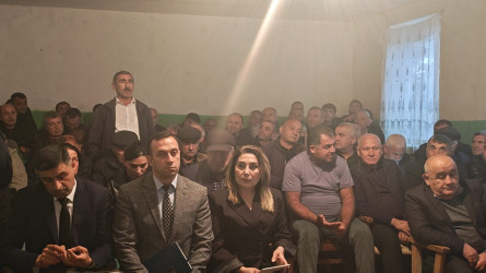 Rayon İcra Hakimiyyətinin başçısı Məmməd Məmmədov İbrahimhacılı kəndində səyyar qəbul keçirib