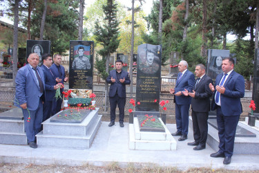 RİH başçısı Vətən müharibəsi şəhidlərinin məzarlarını ziyarət edib