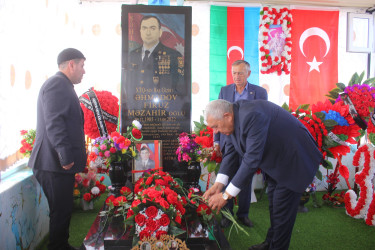 RİH başçısı Vətən müharibəsi şəhidlərinin məzarlarını ziyarət edib