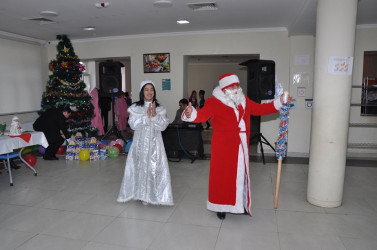 Tovuzda O.Cabbarov adına Qovlar şəhər inteqrasiya təlimli internat tipli gimnaziyada 31 Dekabr – Dünya Azərbaycanlıların Həmrəyliyi Günü və Yeni il münasibətilə bayram tədbiri keçirilib