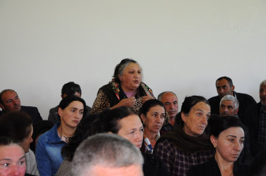 Rayon İcra Hakimiyyətinin başçısı Məmməd Məmmədov Kirən kənd sakinləri ilə növbəti səyyar qəbul keçirib