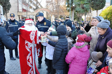 Tovuzda 31 dekabr - Dünya Azərbaycanlılarının Həmrəyliyi günü və Yeni il münasibətilə bayram konserti keçirilib.  