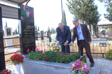 RİH başçısı Vətən müharibəsi şəhidlərinin məzarlarını ziyarət edib