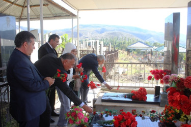 Tovuzda “27 Sentyabr – Anım Günü” ilə əlaqədar olaraq şəhid məzarları ziyarət olunub