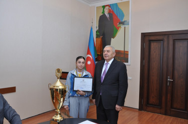 RİH başçısı  Azərbaycan Birinciliyinin qalibi olan U-14 qızlardan ibarət “Turan” Voleybol komandası ilə görüş keçirib