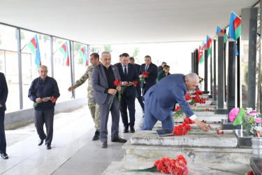 Tovuz Rayon İcra Hakimiyyəti başçısı şəhid ailələrini ziyarət edib