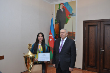 RİH başçısı  Azərbaycan Birinciliyinin qalibi olan U-14 qızlardan ibarət “Turan” Voleybol komandası ilə görüş keçirib