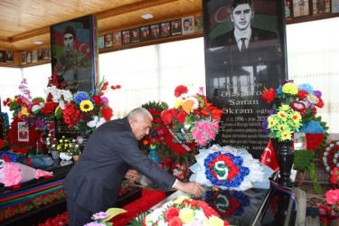 İcra başçısının anım günü münasibəti ilə şəhid məzarlarını ziyarəti davam edir