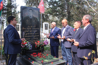 Tovuz Rayon İcra Hakimiyyəti başçısının “27 Sentyabr – Anım Günü” ərəfəsində Vətən müharibəsi şəhidlərinin məzarlarını ziyarəti davam edir.