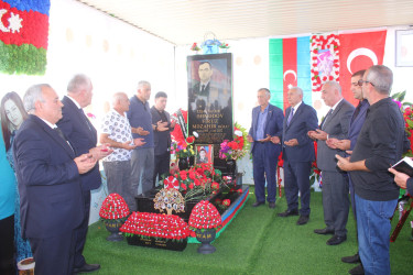 RİH başçısı Vətən müharibəsi şəhidlərinin məzarlarını ziyarət edib